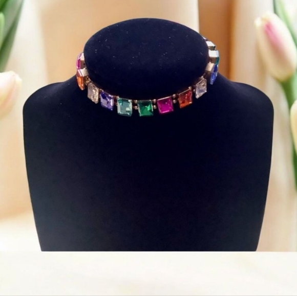 Bracelet with colored stones Stretchy gold tone background size large. - Picture 3 of 16